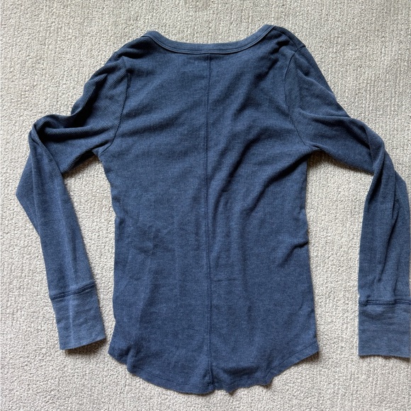 AE Henley - Picture 3 of 7